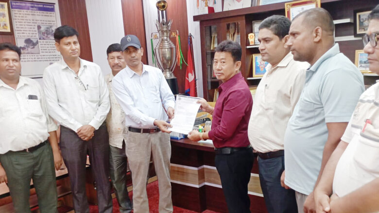 बाढीपिडितहरुलाई राहत लगाएत पुर्निर्माण र दीर्घकालीन योजनाहरुको बारेमा एमालेको ज्ञापन