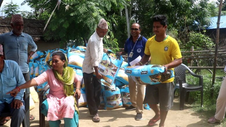 बेलडाँडीमा एनएनएसडब्ल्यूएद्वारा बाढीपिडितलाई खाद्यान्न सहयोग, स्थानियहरुमा खुशीयाली
