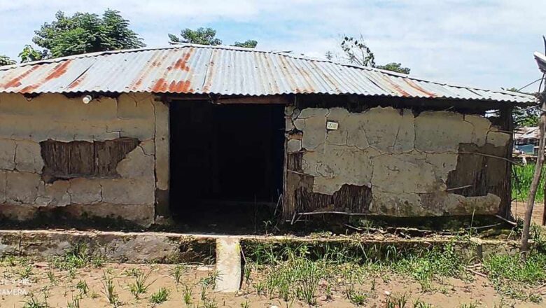 बाढीले दिएको पिडा : पटरा खल्लाका ७ बाढीपिडित घरपरिवार अझै घर फर्कन सकेनन्