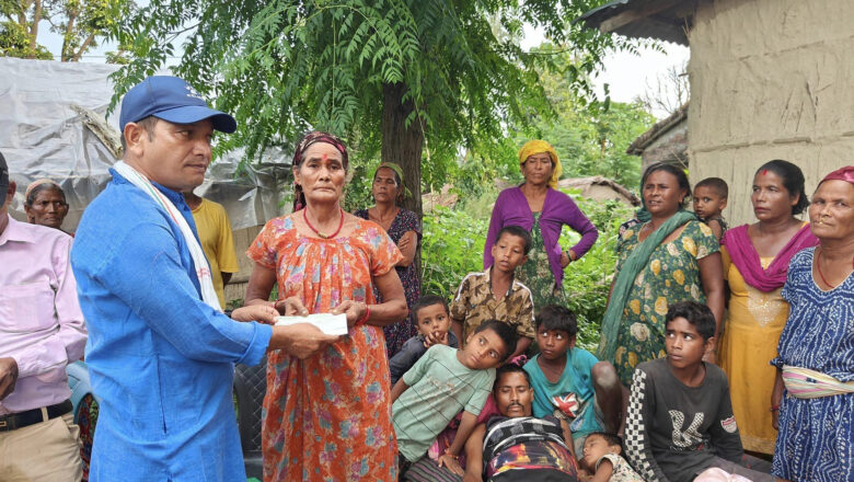 वडाध्यक्ष खत्रीले सुरु गरेको शुरेस बचाउन अभियानमा संकलन रकम हस्तान्तरण