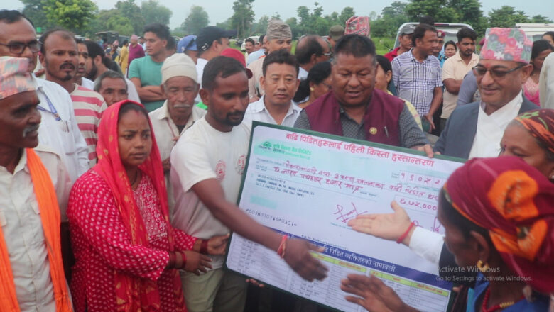 पटरा खल्लाका बाढी प्रभावितलाई आवास निर्माणका लागि रकम हस्तान्तरण, नमूना वस्ती बनाईने