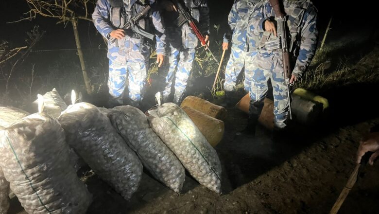 सशस्त्र प्रहरीद्धारा ७ लाख बराबरको लसुन र चाईनिज स्टिकर बरामद