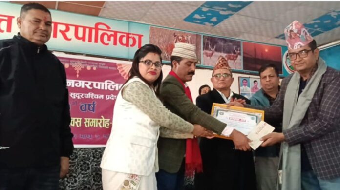 पत्रकारीता क्षेत्रका हस्ती पत्रकार भण्डारी राम बहादुर चन्द पत्रकारिता पुरस्कारबाट सम्मानित