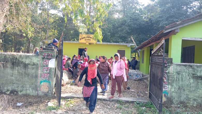 बेदकोट उपभोक्ता समिति अध्यक्ष कठायतले गरेको मनोमानी विरुद्ध जिल्ला प्रशासन कार्यालयमा ज्ञापन पत्र