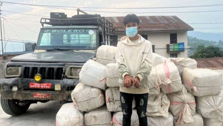 धनकुटामा गाँजा बोकेको सवारी साधानसहित १ जना पक्राउ