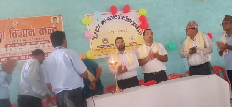 गणित/विज्ञान शैक्षिक सामाग्री प्रदर्शनमा सरकारी विद्यालय महेन्द्रनगर नमुना मा.वि. र लक्ष्मी मावि प्रथम