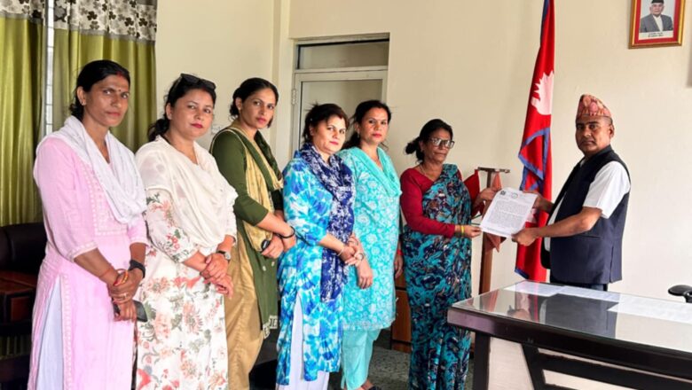 एमाले महिला संघको छाउपढी गोठसंगै कुरीती मनैदेखि जरा उखेल्न सिडियोलाई ज्ञापन पत्र