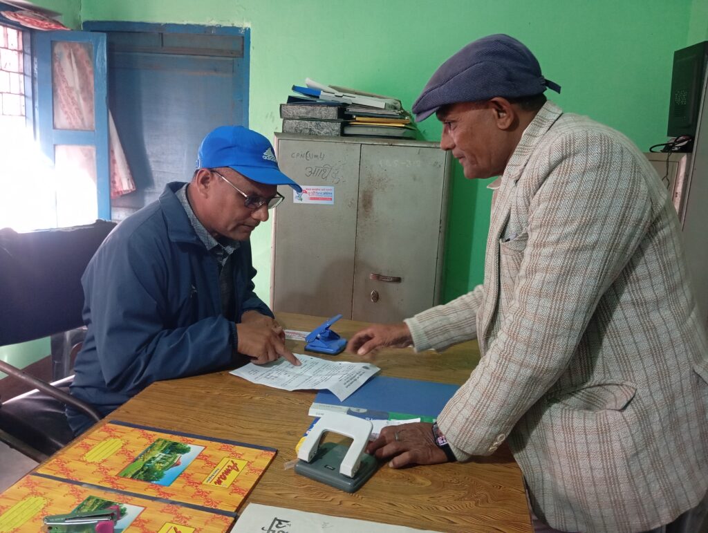 निर्वाचन क्षेत्र नं. ३मा पूर्व साँसद भट्ट सहित ११ नेताको उम्मेदवारी, महिलामा चिनी गिरी निर्विरोध