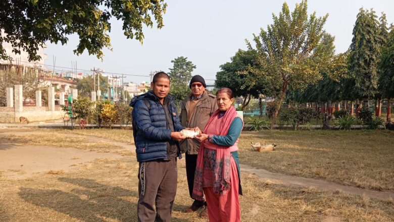 राधेराधे आमा समुहद्धारा पत्रकार महासंघ अध्यक्ष धामीको उपचारार्थ आर्थिक सहयोग