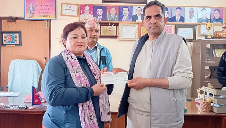 पत्रकार महासंघ अध्यक्ष धामीको उपचार गर्न उद्योग बाणिज्य संघद्धारा ५१ हजार आर्थिक सहयोग