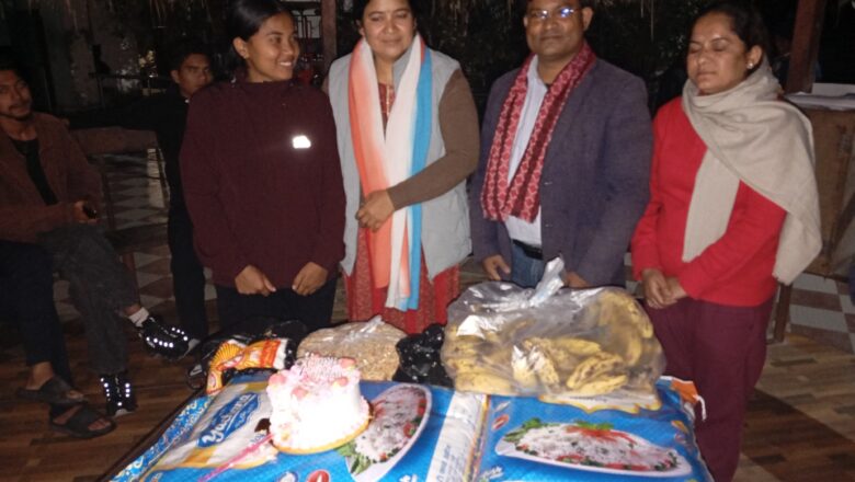 जन्मदिनको अवसरमा उज्यालो नेपाल पाटीका केन्द्रीय सदस्य कुमालद्वारा खाद्यान्न फलफुल वितरण