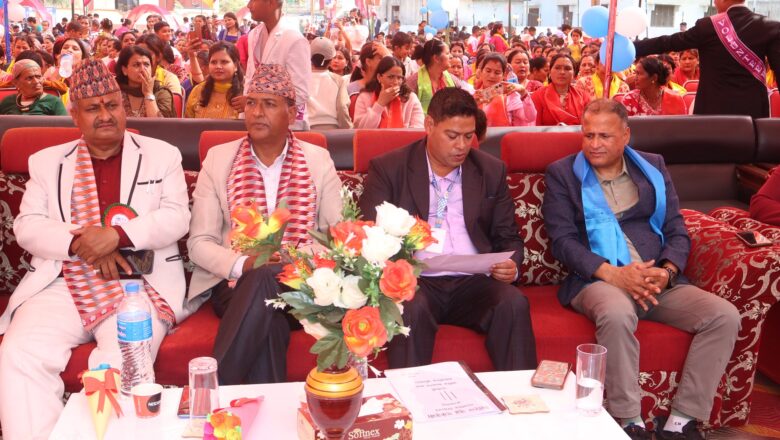 एलविएले मनायो १९औ बार्षिकोत्सव एवं अभिभावक दिवस, लाखौ रकम सहयोग बाड्यो