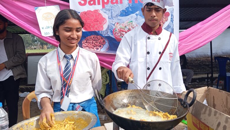 न्यू सरस्वती विद्या मन्दिरको फुड फेष्टिबल : थरीथरीका खानेकुराका परिकार