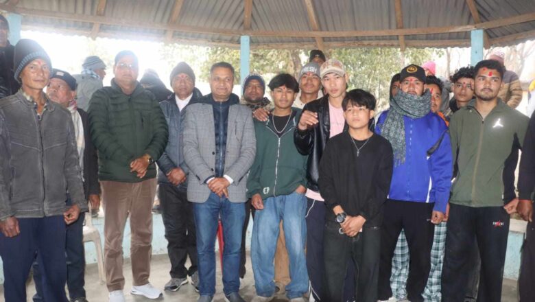 दोधारा चाँदनीमा एमाले प्रवेश गर्ने जेनजी युवाको लर्को