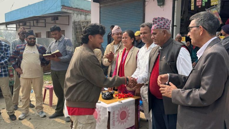 एमाले प्रवेश गर्नेको लर्को