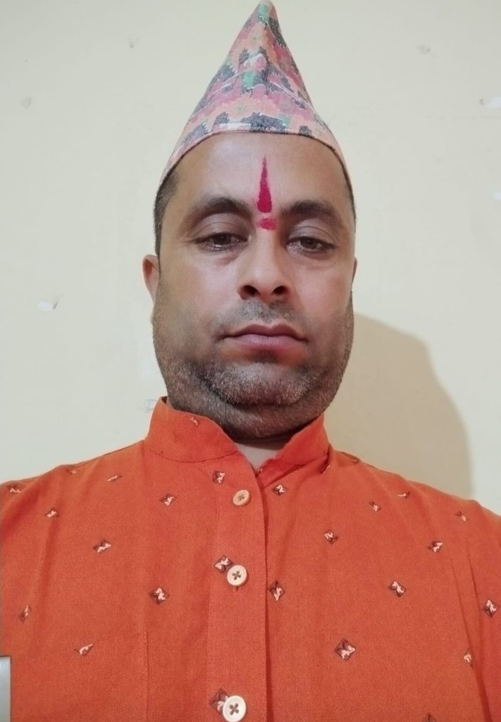 आचार्य कृष्ण दमाईँ सहित १३ सय ७५ जना सिल्पि समुदायलाई जनै धारण गराउने ब्राहमण