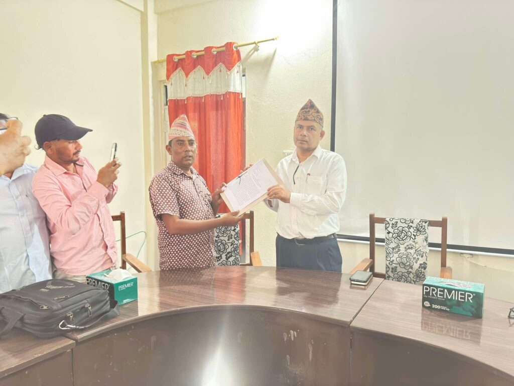 हटाउने सूचना फिर्ता गर्न माग गर्दै लालपुर्जा वितरण प्रक्रिया निरन्तरता दिन दबाब