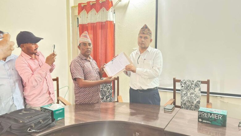 हटाउने सूचना फिर्ता गर्न माग गर्दै लालपुर्जा वितरण प्रक्रिया निरन्तरता दिन दबाब