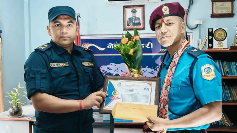 वडा प्रहरी कार्यालय महेन्द्रनगरका प्रमुख प्रहरी निरीक्षक दर्शन सम्मानित